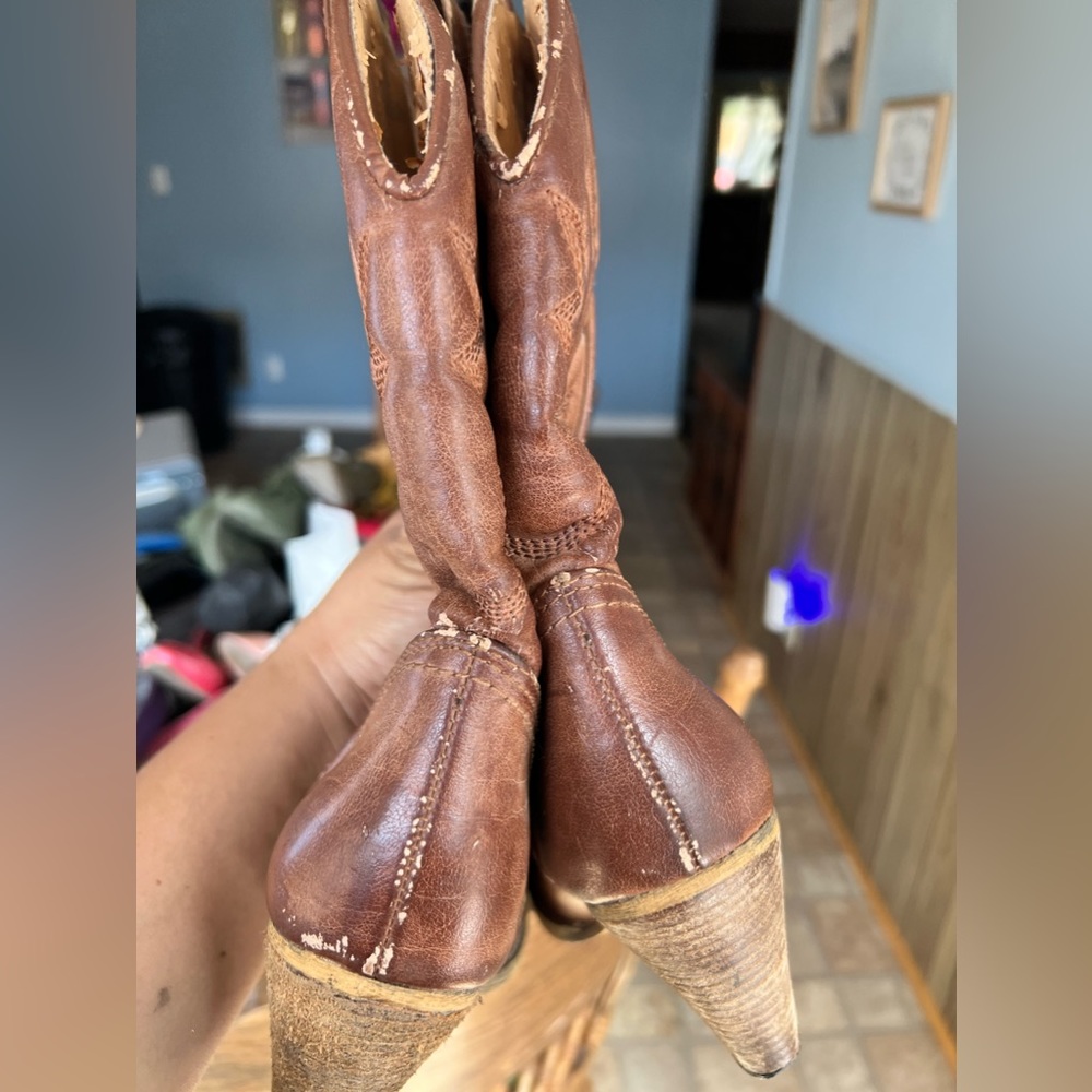 Very Volatile Boots - Picture 7 of 10